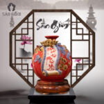 Bình hút lộc Cuốn thư dọc Phát tài phát lộc đắp nổi màu đỏ SG-BHL10