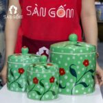 Chum muối dưa cà Bát Tràng xanh lá chấm bi trắng vẽ hoa đỏ SG-HM04