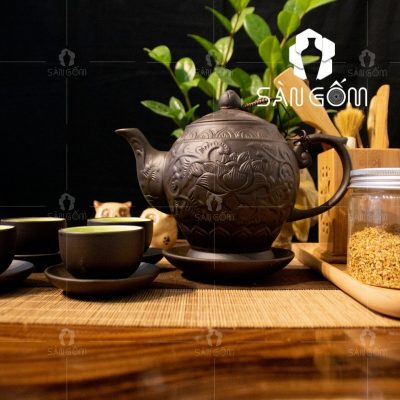am-tra-tu-sa-bat-trang-dap-noi-hoa-sen-dang-cao-9