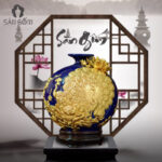 Bình hút tài lộc Công đào đuôi xòe dát vàng xanh coban SG-BHL26