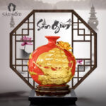 Bình hút tài lộc dát vàng cao cấp Thuận buồm xuôi gió màu đỏ SG-BHL27