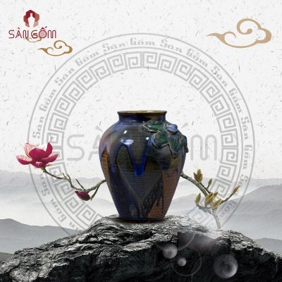 lo-hoa-gom-su-bat-trang-vuot-tay-hoa-sen-dang-vo