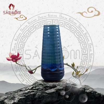 lo-hoa-men-hoa-bien-bat-trang-dang-lo-xo-cao