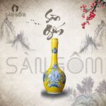 Nậm rượu thờ dáng bầu vẽ sen men vàng Bát Tràng SG-NRT06
