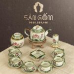 Bộ ấm chén màu ngà dáng chữ thập họa tiết hoa sen vẽ tay SG-AC134