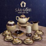Bộ ấm chén hỏa biến dáng tròn màu nâu hoa vàng nở trong chén SG-AC207