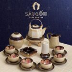 Bộ ấm chén hỏa biến lục giác quai đồng hoa đỏ nở trong chén SG-AC210