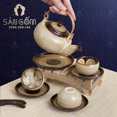 bo-am-chen-hoa-bien-quai-dong-hoa-vang-no-trong-chen-1