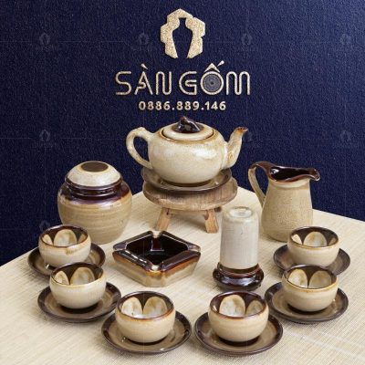 bo-am-chen-hoa-bien-voi-dung-mau-nau-hoa-vang-no-trong-chen