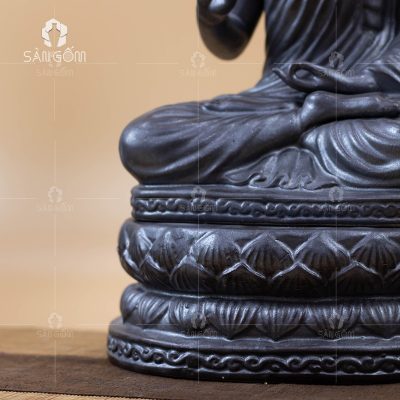 phat-thich-ca-mau-ni-bat-an-thuyet-phap-den