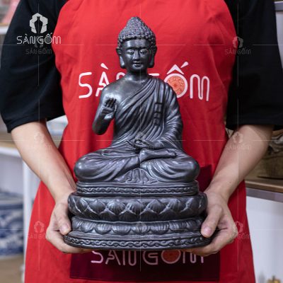 phat-thich-ca-mau-ni-bat-an-thuyet-phap-den