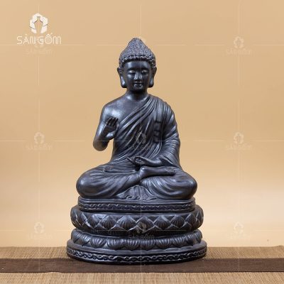 phat-thich-ca-mau-ni-bat-an-thuyet-phap-den
