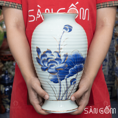 binh-hoa-su-trang-hoa-tiet-hoa-sen-ve-vang-dang-gon-song-mieng-tron (5)