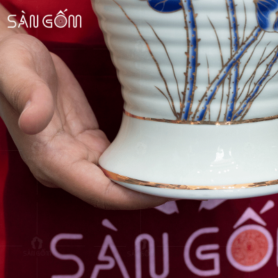 binh-hoa-su-trang-hoa-tiet-hoa-sen-ve-vang-dang-gon-song-mieng-tron (7)
