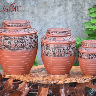 chum-ngam-ruou-gom-su-bat-trang-hoa-tiet-dong-son-au-lac-khac-noi (1)