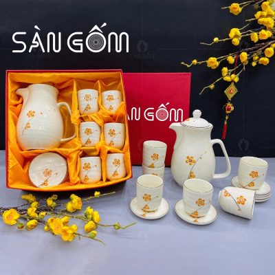 bo-am-tich-su-trang-hoa-tiet-hoa-dao-cam-ve-tay-bat-trang