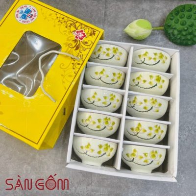 bo-bat-com-bat-trang-hoa-tiet-hoa-sen-vang-ve-tay-2
