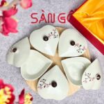 Khay mứt sứ Bát Tràng 5 ngăn dáng trái tim khay gỗ họa tiết hoa đào hồng SG-KMT80