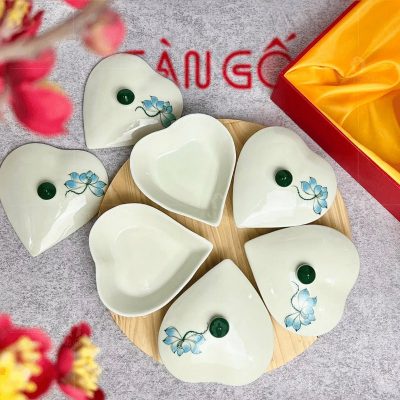 khay-mut-su-bat-trang-5-ngan-dang-trai-tim-khay-go-hoa-tiet-hoa-sen-xanh