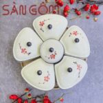 Khay mứt sứ Bát Tràng dáng bông hoa khay gỗ họa tiết hoa đào đỏ SG-KMT94