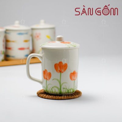 ly-su-co-nap-bat-trang-hoa-tiet-ve-tay-hoa-tulip-cam-6