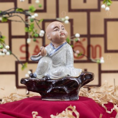 tuong-chu-tieu-nho-dang-ngoi-men-ran-bat-trang (1)