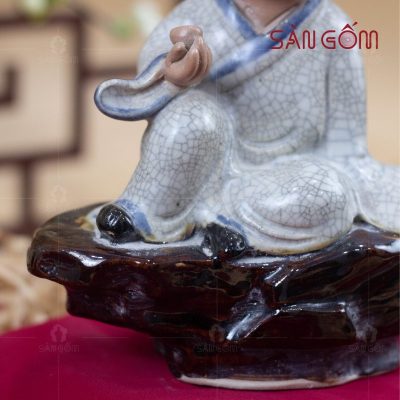 tuong-chu-tieu-nho-dang-ngoi-men-ran-bat-trang (5)