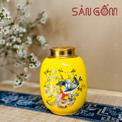 hop-dung-tra-mau-vang-dang-bau-vinh-hoa-phu-quy-mt