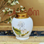 Hũ đựng trà màu trắng dáng bầu họa tiết hoa sen SG-BĐT38