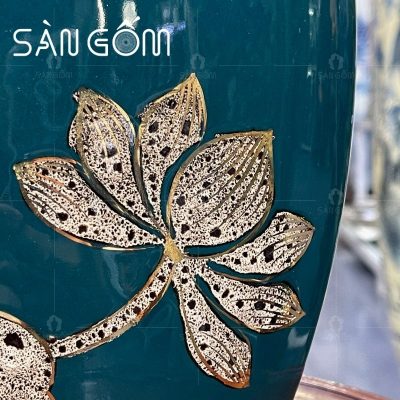 lo-hoa-bat-trang-mau-xanh-coban-dang-dep-hoa-tiet-hoa-sen-ve-vang (5)
