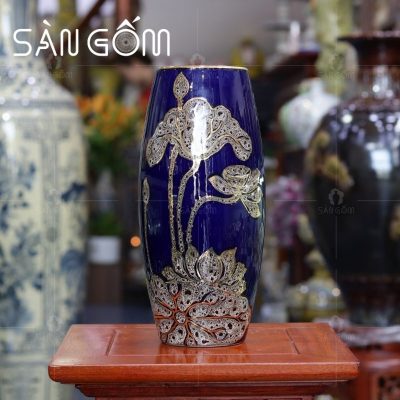 lo-hoa-mau-xanh-dam-dang-bom-hoa-tiet-hoa-sen-ve-vang (1)
