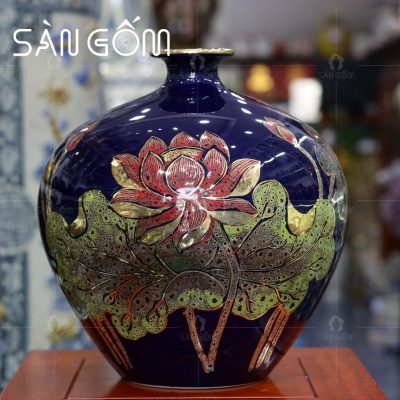 lo-hoa-mau-xanh-dam-dang-hut-loc-hoa-tiet-hoa-sen-do-ve-vang (1)