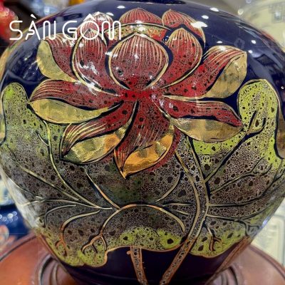 lo-hoa-mau-xanh-dam-dang-hut-loc-hoa-tiet-hoa-sen-do-ve-vang (4)