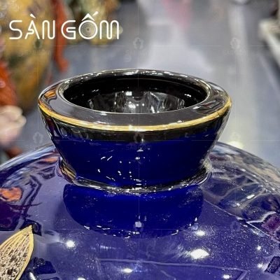 lo-hoa-mau-xanh-dam-dang-tru-tron-hoa-tiet-hoa-sen-ve-vang(2)