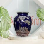 Lọ hoa màu xanh dương đậm dáng giỏ cua họa tiết hoa sen SG-LH375
