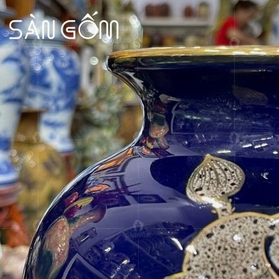 lo-hoa-mau-xanh-duong-dam-dang-gio-cua-hoa-tiet-hoa-sen-ve-vang (3)
