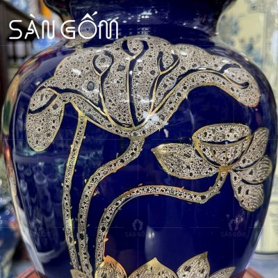 lo-hoa-mau-xanh-duong-dam-dang-gio-cua-hoa-tiet-hoa-sen-ve-vang (4)