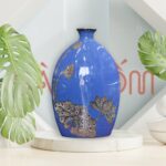 Lọ hoa màu xanh dương dáng dẹp họa tiết hoa sen vẽ vàng SG-LH378