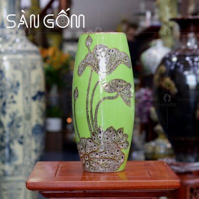 lo-hoa-mau-xanh-la-non-dang-bi-hoa-tiet-hoa-sen-ve-vang-kim (1)