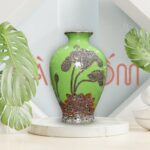 Lọ hoa xanh lá nõn dáng mai bình họa tiết hoa sen vẽ vàng SG-LH381