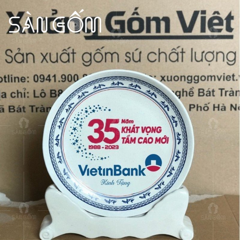 dia-trung-bay-in-logo-qua-tang-ky-niem-35-nam-thanh-lap-vietinbank (2)