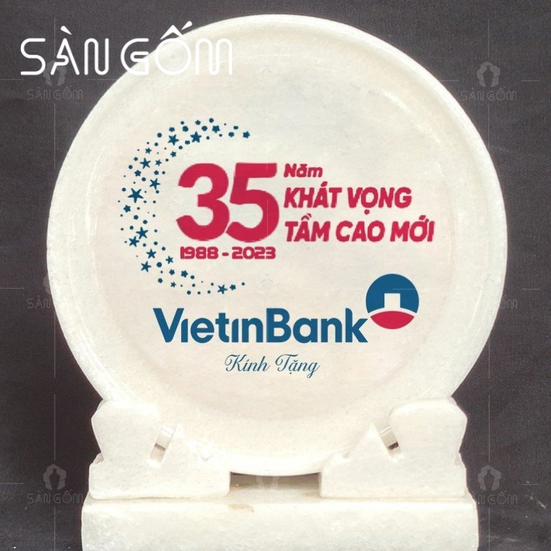 dia-trung-bay-in-logo-qua-tang-ky-niem-35-nam-thanh-lap-vietinbank (4)