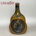 Chai rượu sứ men mật họa tiết thuyền buồm đắp nổi SG-NR44