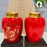 Hũ đựng trà gốm sứ dáng trụ tròn màu đỏ họa tiết hoa sen SG-BĐT88
