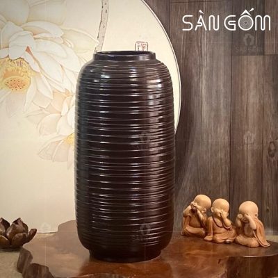 lo-hoa-bat-trang-dang-bom-hoa-tiet-vien-ngang-vuot-tay-mau-nau-moc-1