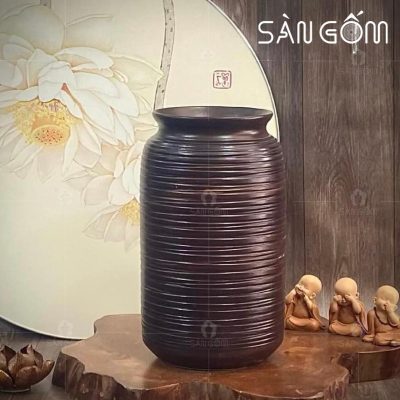 lo-hoa-gom-su-bat-trang-dang-phich-hoa-tiet-vien-ngang-vuot-tay-mau-nau-moc-1