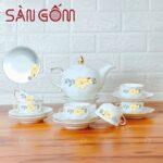 Bộ ấm chén sứ trắng kẻ chỉ vàng họa tiết nhành hoa vàng ngà SG-AC330