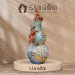 Bình hồ lô thuận buồm cát tường men xanh lam vẽ vàng đắp nổi SG-HL32