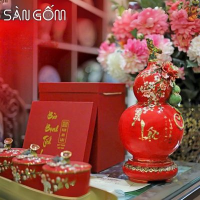 Bình hồ lô họa tiết hoa đào chữ Lộc vẽ vàng men đỏ SG-HL37