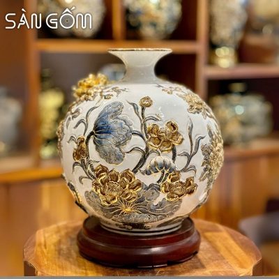 Bình hút lộc công đào đắp kênh men trắng đắp nổi vẽ vàng SG-BHL166